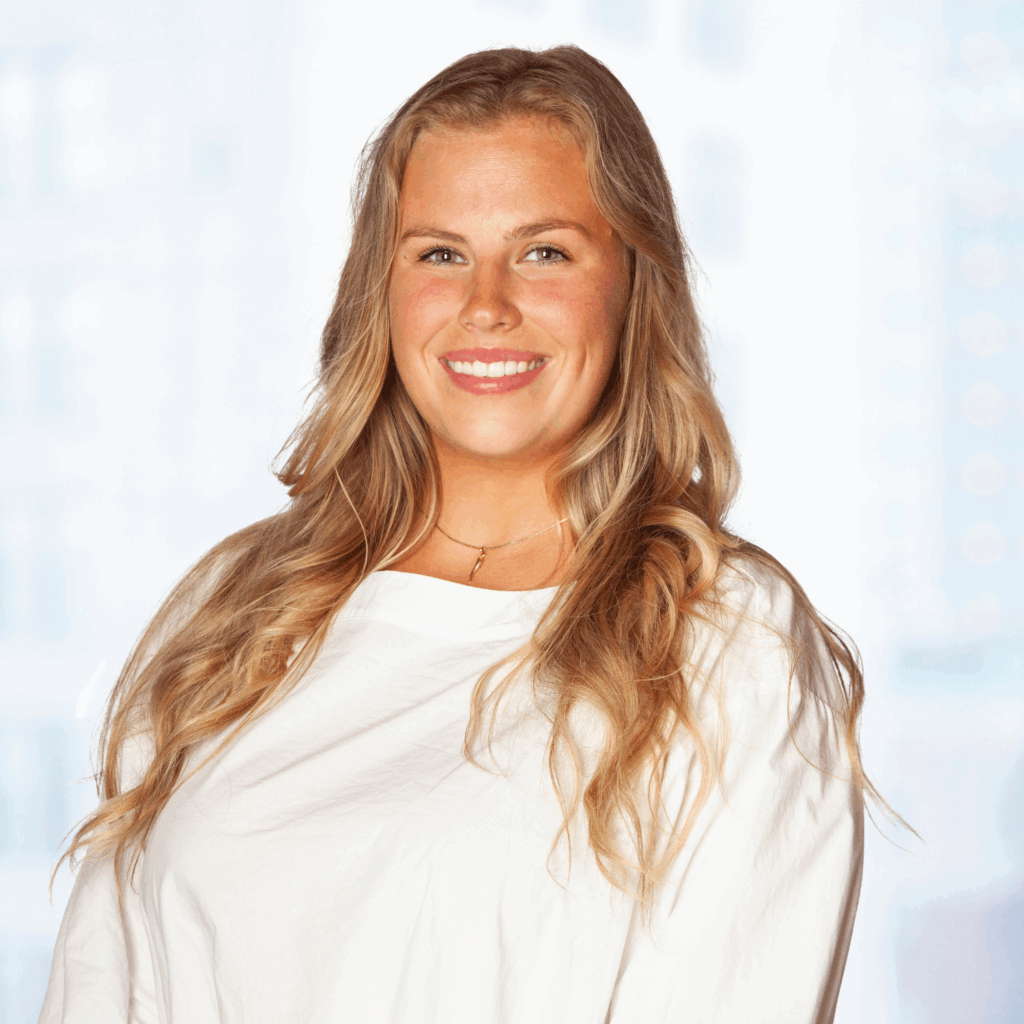 Olivia DeLonais headshot